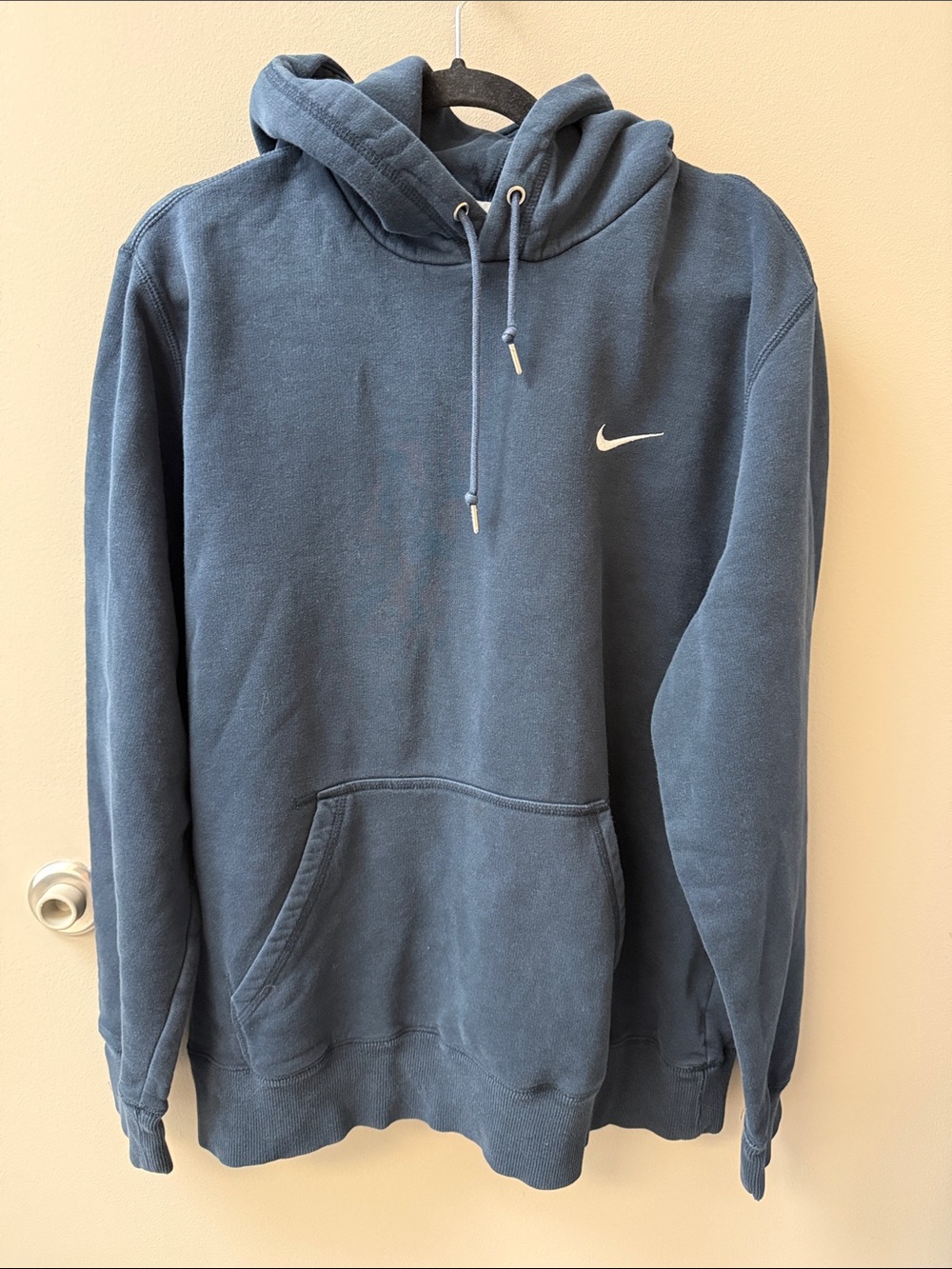 Nike Men's Navy Blue Pullover Hoodie with White Swoosh - Size XL